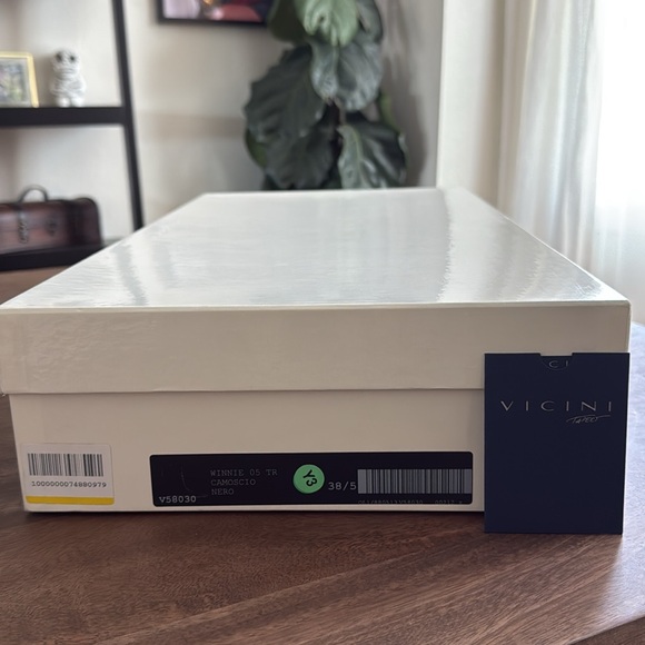 Boots by Vicini, size- US8,5, color- black, condition- good with box - Picture 7 of 7